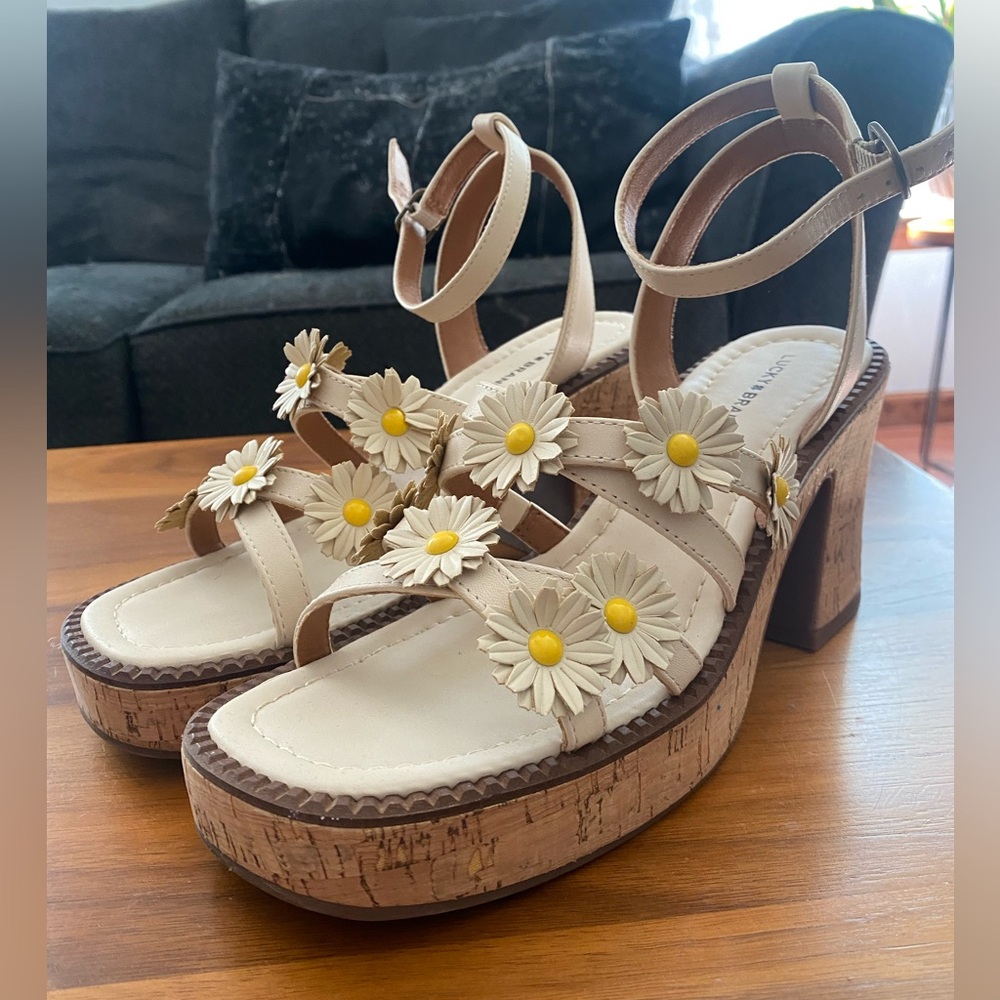 Lucky Brand daisy sandals